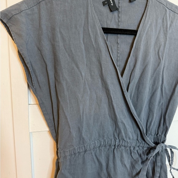 Theory Gray Short Sleeve New Crunch Wrap Romper - Picture 5 of 8